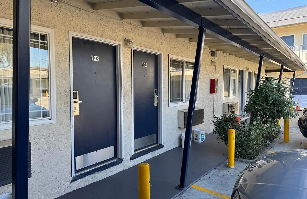 Hiland Motel-1